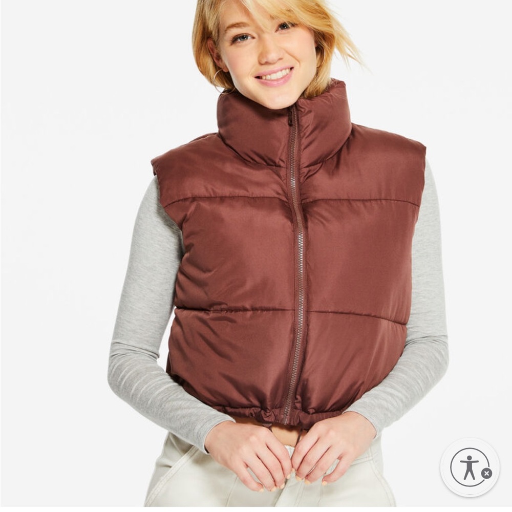 Lightweight cropped puffer vest